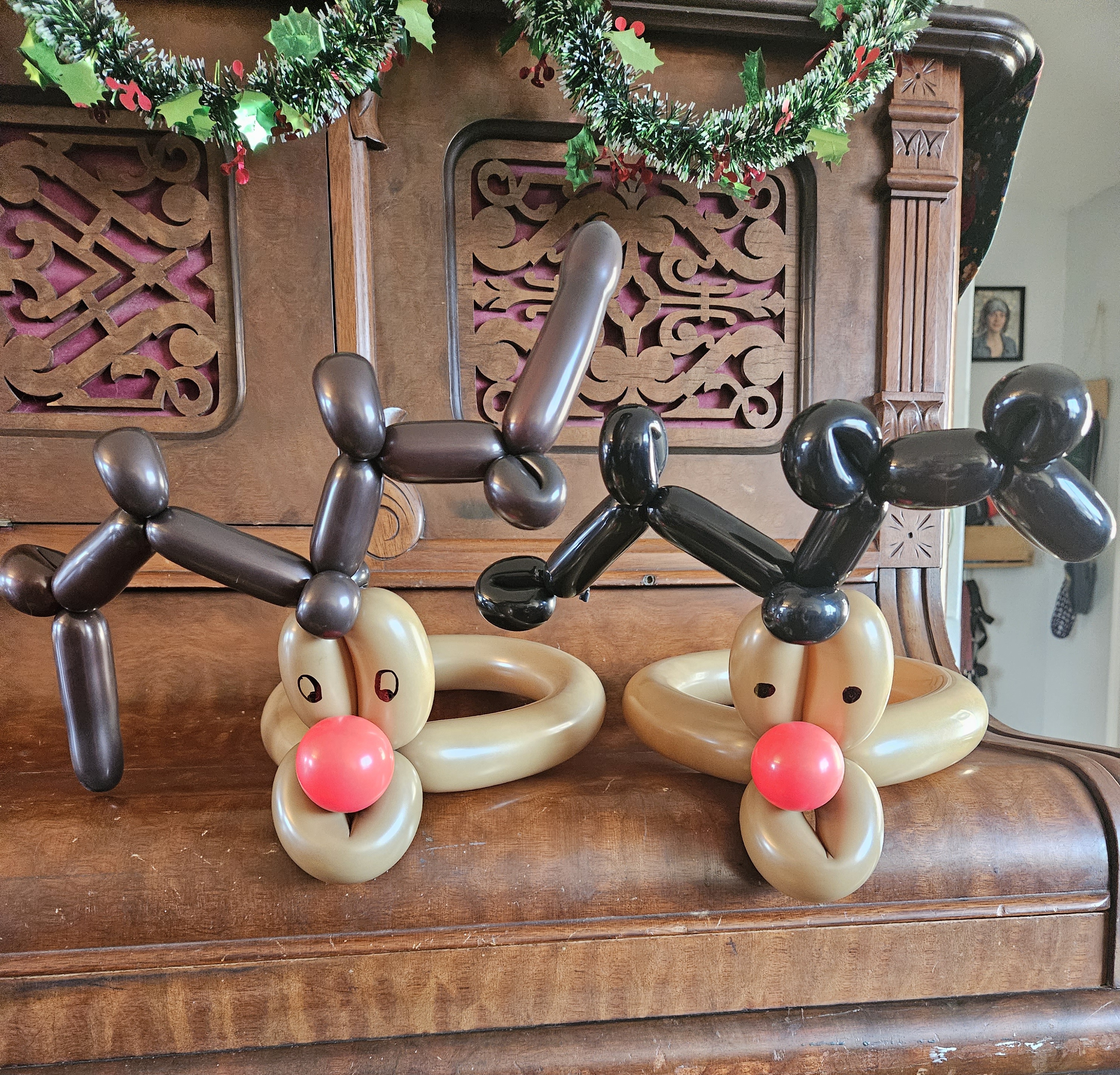 balloon reindeer hats