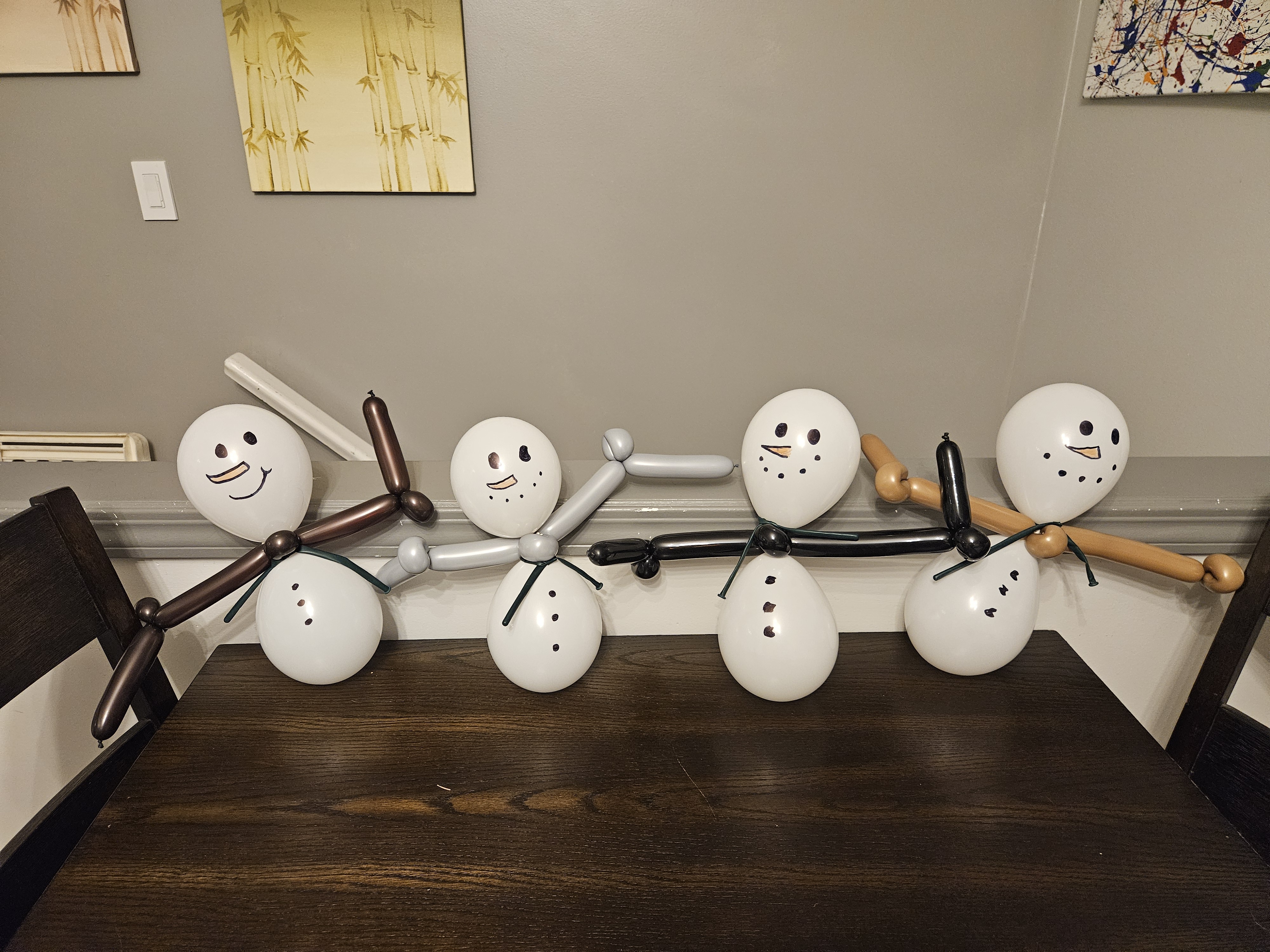 balloon snowmen