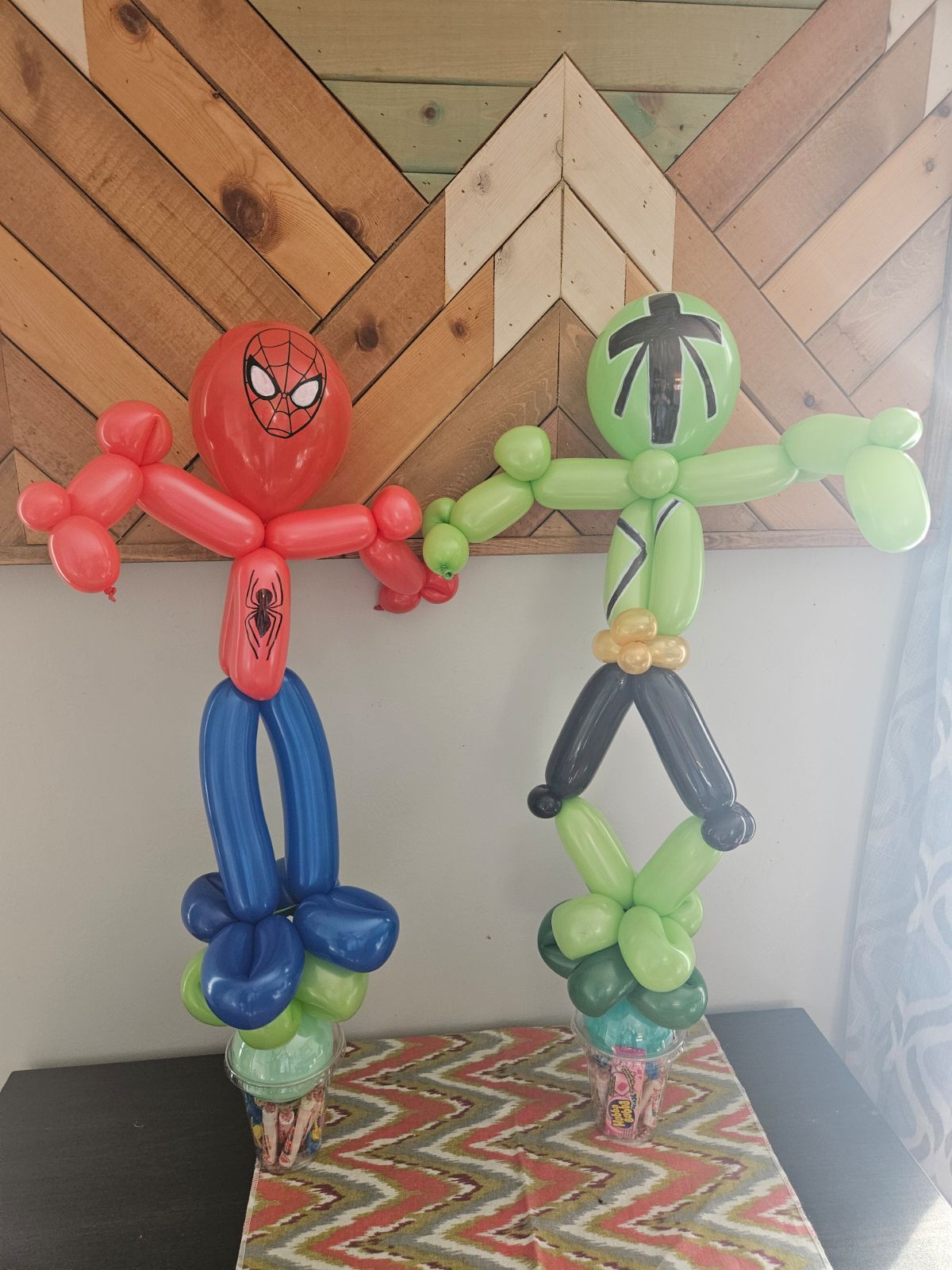 Balloon spiderman and green power ranger on candy cups